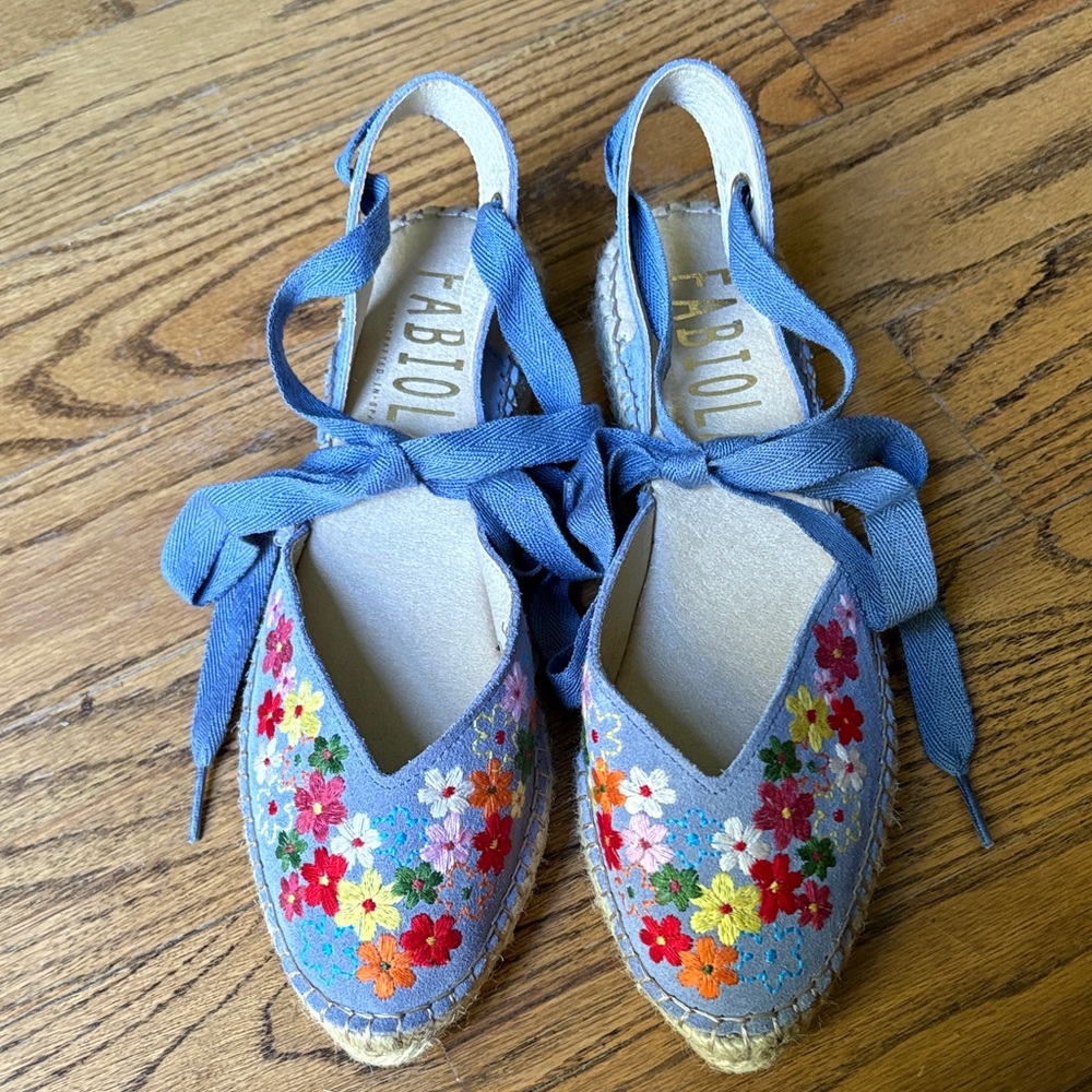 NWT Fabiola’s Floral Embroidered Espadrilles with Blue Laces